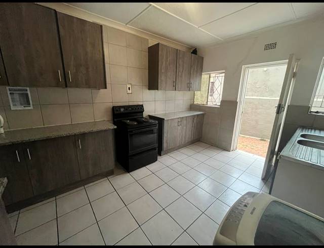 6 BEDROOM HOUSE FOR SALE IN ORANGE GROVE